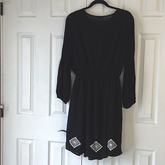 Peasant Boho Dress Black White Embroidery Elastic waist tassel ties at neck - Picture 4 of 4